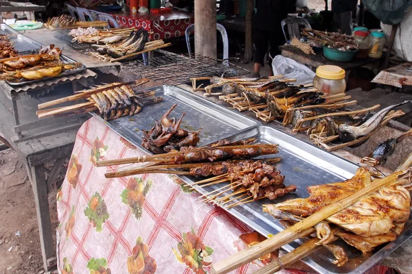 Comida asiática em Siem Reap, Camboja . — Fotografia de Stock