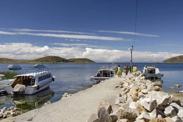 Public pier on the Isla del Sol, Lake Titicaca, Bolivia. — Stock Photo, Image