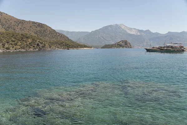 Kustnära landskap nära gemiler, Turkiet. — Stockfoto