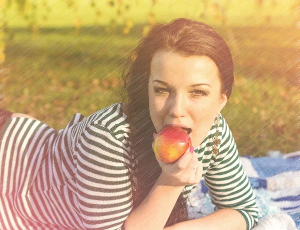 Young pretty woman in autumn park young. — Stock Photo, Image