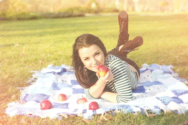 Young pretty woman in autumn park young. — Stock Photo, Image