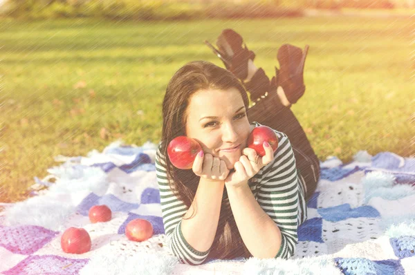 Young pretty woman in autumn park young. — Stock Photo, Image