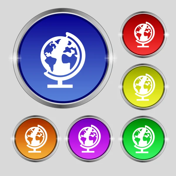 Icono de signo de globo. Mapa del mundo símbolo geográfico. Globos en stand para estudiar. Establecer botones de color. Vector — Archivo Imágenes Vectoriales