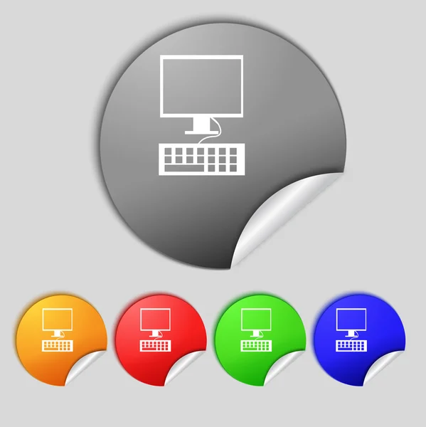 Computermonitor en toetsenbord pictogram. Set kleurrijke knoppen. — Stockfoto