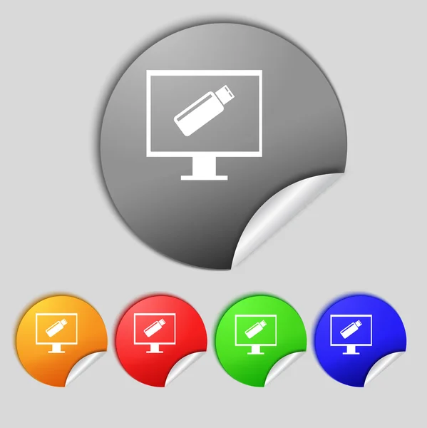 Unidad flash USB y el icono de signo de monitor. Símbolo de videojuego. Establecer botones coloridos . — Foto de Stock