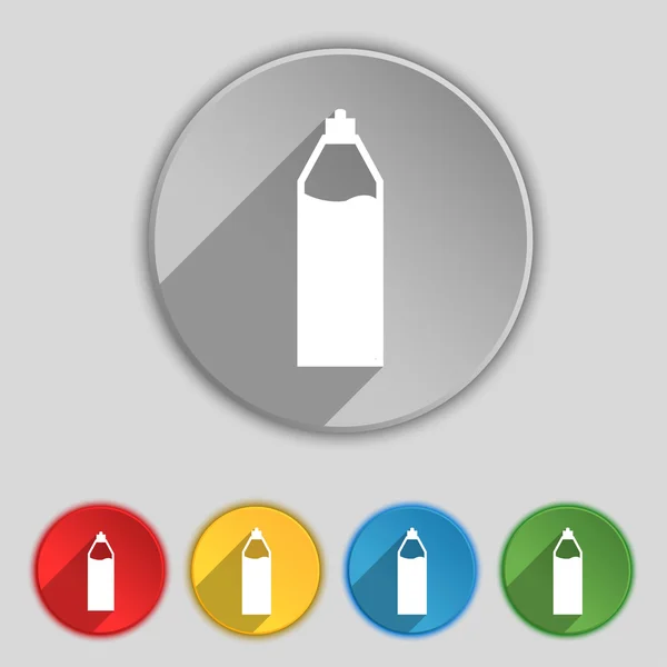 Botella de plástico con signo de icono de bebida. Símbolo en cinco botones planos. Vector — Vector de stock