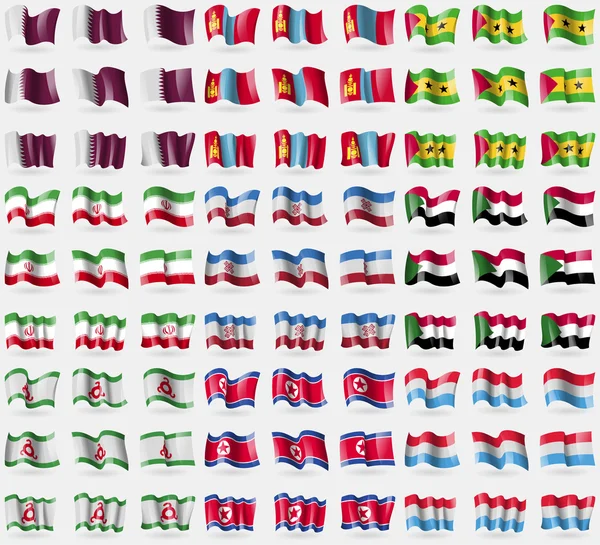 Qatar, Mongolia, Sao Tome dan Principe, Iran, Mari El, Sudan, Ingushetia, Korea Utara, Luksemburg. Satu set besar 81 bendera. Vektor - Stok Vektor