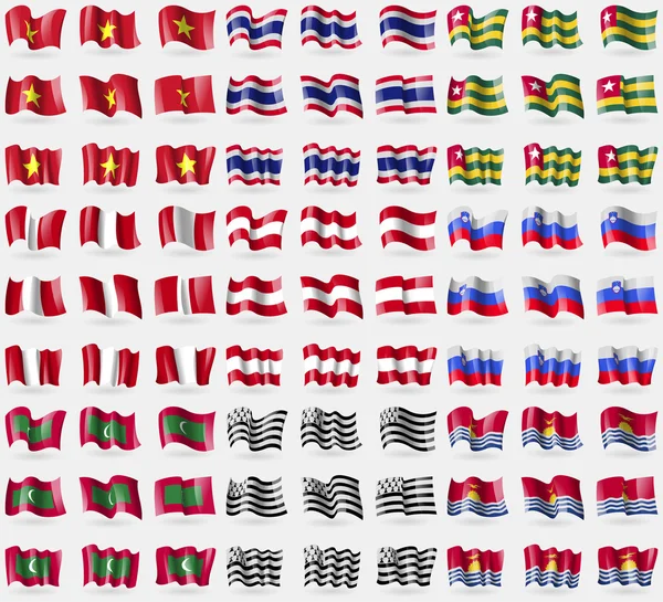 Vietnam, Thailandia, Togo, Perù, Austria, Slovenia, Maldive, Bretagna, Kiribati. Un gran numero di 81 bandiere. Vettore — Vettoriale Stock