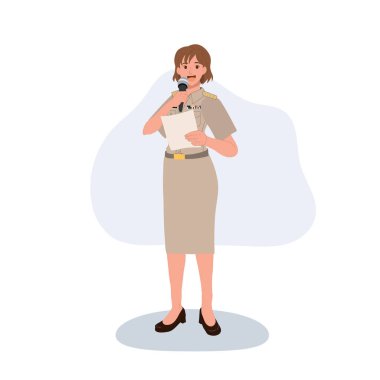 Resmi üniformalı bir resimle mikrofonla konuşan resmi kadın memur.