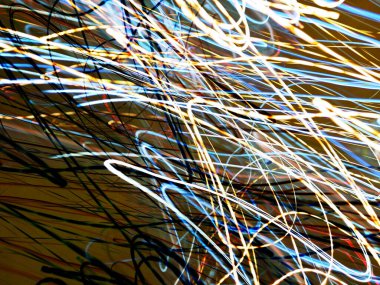 Hafif boya. Neon parıltısı. Şenlik dekorasyonu. Bulanık arkaplan. Parlak doku. Parlak desen. Poster, broşür, el ilanı ve kart için yaratıcı grafik tasarımı. Ağ, kumaş ve örtü için arkaplan.