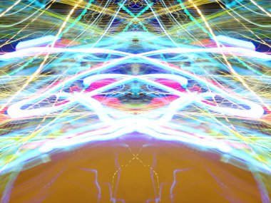 Hafif boya. Neon parıltısı. Simetri ve yansıma. Şenlik dekorasyonu. Bulanık arkaplan. Parlak doku. Parlak desen. Poster, broşür, el ilanı ve kart için yaratıcı grafik tasarımı. Ağ, kumaş ve örtü için arkaplan.