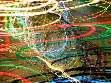 Hafif boya. Neon parıltısı. Şenlik dekorasyonu. Bulanık arkaplan. Parlak doku. Parlak desen. Poster, broşür, el ilanı ve kart için yaratıcı grafik tasarımı. Ağ, kumaş ve örtü için arkaplan.