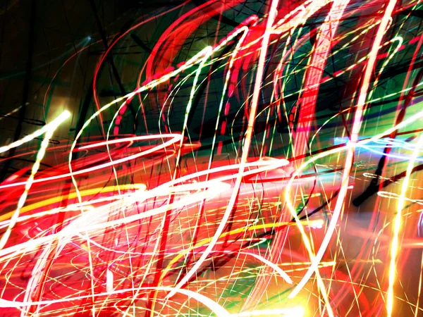 Hafif boya. Neon parıltısı. Şenlik dekorasyonu. Bulanık arkaplan. Parlak doku. Parlak desen. Poster, broşür, el ilanı ve kart için yaratıcı grafik tasarımı. Ağ, kumaş ve örtü için arkaplan.