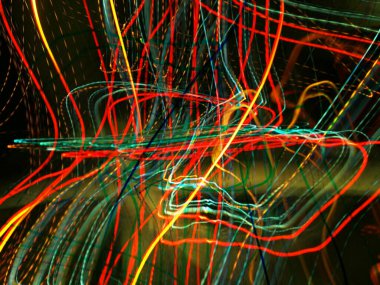 Hafif boya. Neon parıltısı. Şenlik dekorasyonu. Bulanık arkaplan. Parlak doku. Parlak desen. Poster, broşür, el ilanı ve kart için yaratıcı grafik tasarımı. Ağ, kumaş ve örtü için arkaplan.