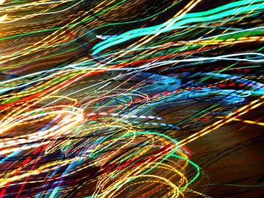 Hafif boya. Neon parıltısı. Şenlik dekorasyonu. Bulanık arkaplan. Parlak doku. Parlak desen. Poster, broşür, el ilanı ve kart için yaratıcı grafik tasarımı. Ağ, kumaş ve örtü için arkaplan.