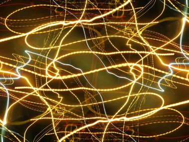 Hafif boya. Neon parıltısı. Simetri ve yansıma. Şenlik dekorasyonu. Bulanık arkaplan. Parlak doku. Parlak desen. Poster, broşür, el ilanı ve kart için yaratıcı grafik tasarımı. Ağ, kumaş ve örtü için arkaplan.