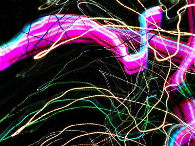 Hafif boya. Neon parıltısı. Şenlik dekorasyonu. Bulanık arkaplan. Parlak doku. Parlak desen. Poster, broşür, el ilanı ve kart için yaratıcı grafik tasarımı. Ağ, kumaş ve örtü için arkaplan.