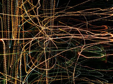 Hafif boya. Neon parıltısı. Şenlik dekorasyonu. Bulanık arkaplan. Parlak doku. Parlak desen. Poster, broşür, el ilanı ve kart için yaratıcı grafik tasarımı. Ağ, kumaş ve örtü için arkaplan.