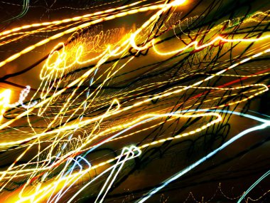 Hafif boya. Neon parıltısı. Şenlik dekorasyonu. Bulanık arkaplan. Parlak doku. Parlak desen. Poster, broşür, el ilanı ve kart için yaratıcı grafik tasarımı. Ağ, kumaş ve örtü için arkaplan.