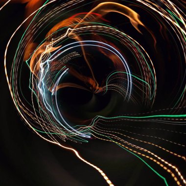 Fraktal soyut arkaplan. Işık efektleri. Neon parıltısı. Şenlik dekorasyonu. Renkli desen. Geometrik doku.