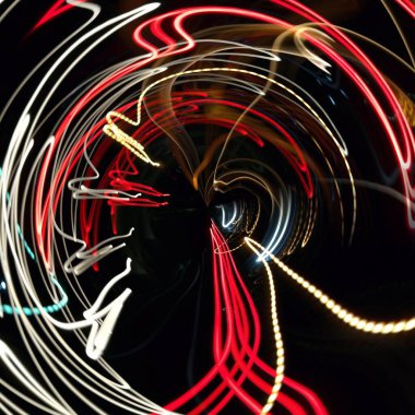 Fraktal soyut arkaplan. Işık efektleri. Neon parıltısı. Şenlik dekorasyonu. Renkli desen. Geometrik doku.