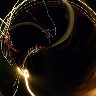 Fraktal soyut arkaplan. Işık efektleri. Neon parıltısı. Şenlik dekorasyonu. Renkli desen. Geometrik doku.