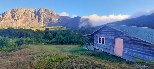 Mulanje Mountai, Malavi 'deki ahşap dağ kulübesi.