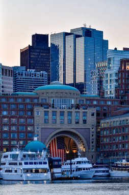 Boston, Massachusetts ABD Boston Limanı ve ufuk çizgisi.
