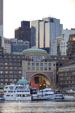 Boston, Massachusetts ABD Boston Limanı ve ufuk çizgisi.