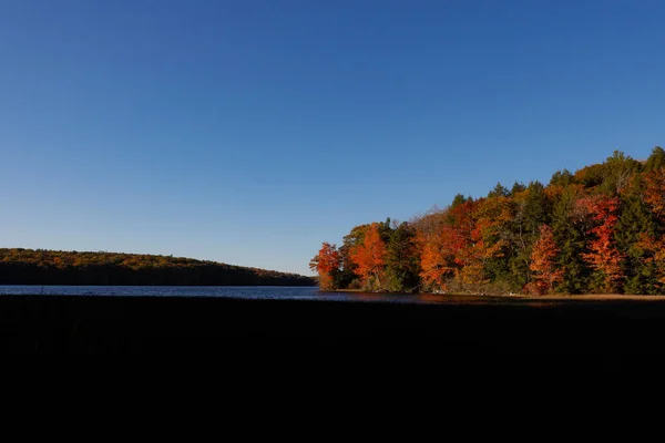 コーンウォール Usaワンガム湖の紅葉と紅葉 — ストック写真