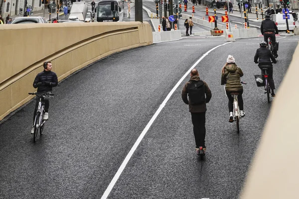 Stockholm Sweden October 2020 Bicyclists New Slussbron Golden Bridge Slussen — Stock Photo, Image