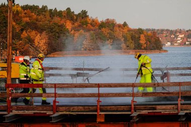 Stockholm, İsveç İnşaat işçileri sabah erken saatlerde Lidingo Köprüsü 'nde..