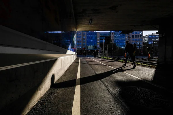 Stockholm Sweden Pedestrians Walk Passage Liljeholmen Strong Sunlight — Stock Photo, Image