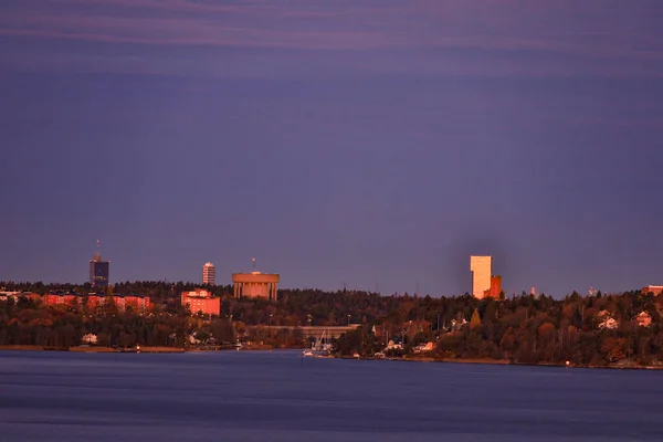 Stockholm Švédsko Věž Scandic Victoria Předměstí Kista Odráží Ranní Světlo — Stock fotografie