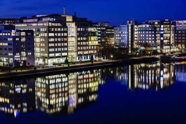 瑞典斯德哥尔摩Liljeholmskajen和Marievik的一座办公大楼 — 图库照片
