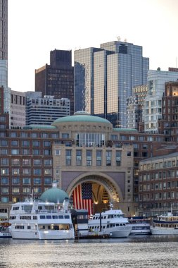 Boston, Massachusetts ABD Boston Limanı ve ufuk çizgisi.