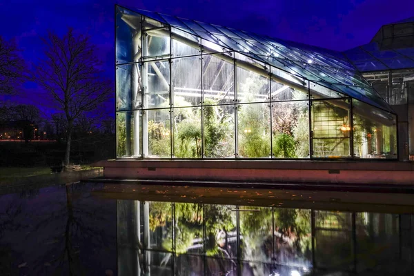 Estocolmo Suécia Jardins Casas Verdes Bergianska Iluminados Noite — Fotografia de Stock