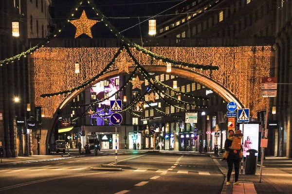 Stockholm Svédország Karácsonykor Egy Kivilágított Híd Kungsgatánon Vagy King Streeten — Stock Fotó