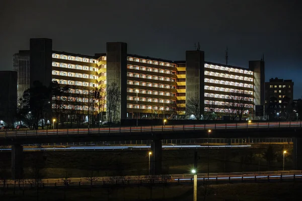 Стокгольм Швеція Вночі Будують Апартаменти Автостраду Передмісті Ринкебі — стокове фото