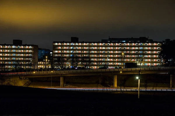 Stockholm Zweden Appartementencomplex Snelweg Buitenwijk Rinkeby Nachts — Stockfoto