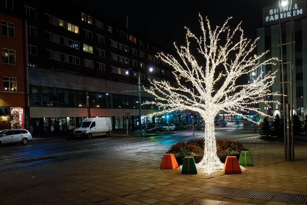 Stockholm Schweden Ein Beleuchteter Weihnachtsbaum Steht Dezember Auf Dem Sundbybergs — Stockfoto