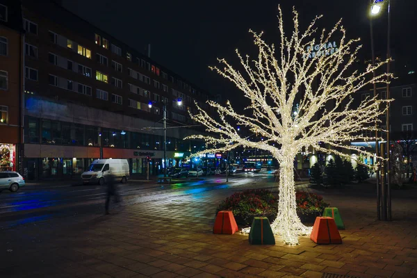 Stockholm Svédország Egy Kivilágított Karácsonyfa Áll Sundbybergs Torg Vagy Tér — Stock Fotó