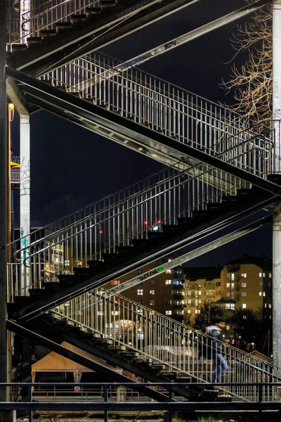 Estocolmo Suécia Uma Pessoa Desce Uma Escada Livre Liljeholmsbron Ponte — Fotografia de Stock