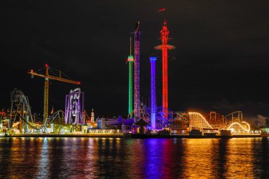 Stockholm, İsveç Grona Lund eğlence parkı kışın aydınlandı.