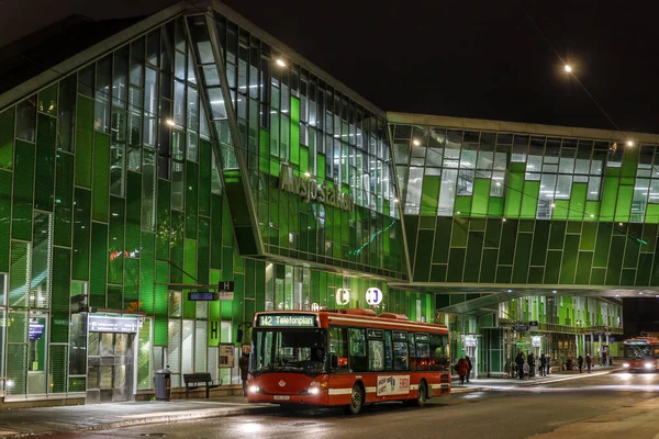 Estocolmo Suécia Pedestres Terminal Ônibus Trem Alvsjo — Fotografia de Stock