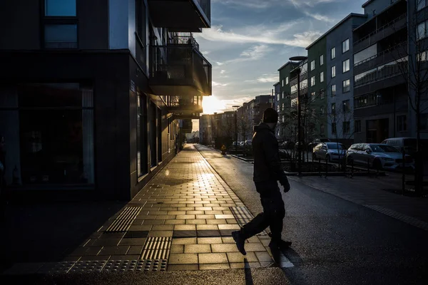 Estocolmo Suecia Paseo Peatonal Por Karlsundsvagen Barrio Barkaby Silueta —  Fotos de Stock