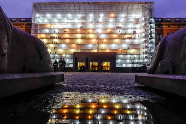 Estocolmo Suécia Guarda Real Palácio Real Coberto Para Reformas — Fotografia de Stock