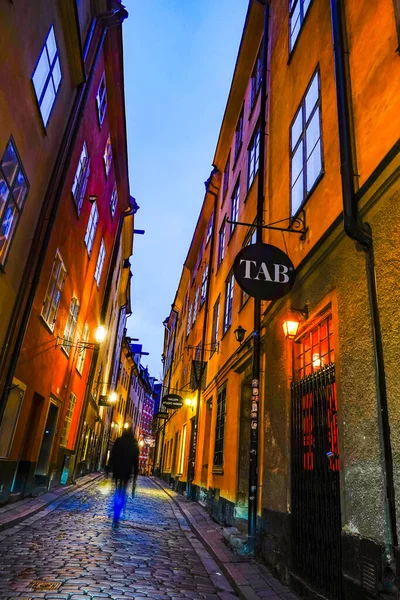 Sztokholm Szwecja Prdestrians Gamla Stan Lub Stare Miasto Kindstugatan — Zdjęcie stockowe