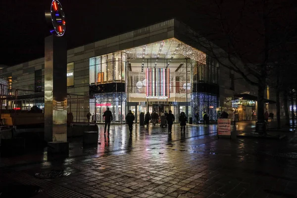Sollentuna Svédország Vásárlók Sollentuna Centrum Bevásárlóközpont Előtt Egy Sötét Téli — Stock Fotó