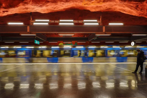 Stockholm Švédsko Ohnivě Červený Interiér Tunelu Solna Nebo Nástupiště Metra — Stock fotografie